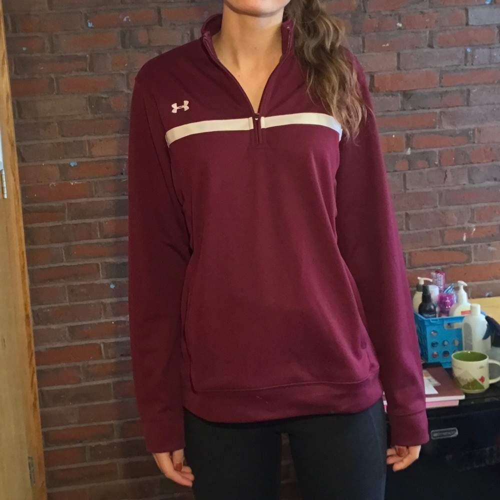 Maroon UNDER ARMOUR pullover top